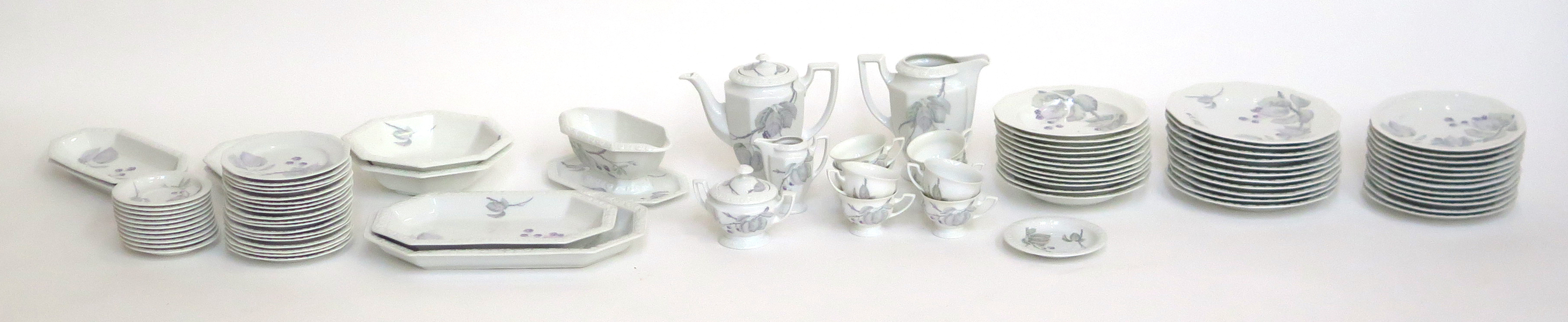 Mat- och kaffeservis, porslin, Maria Björnbär, cirka 70 delar, design 1916, _22190a_lg.jpeg
