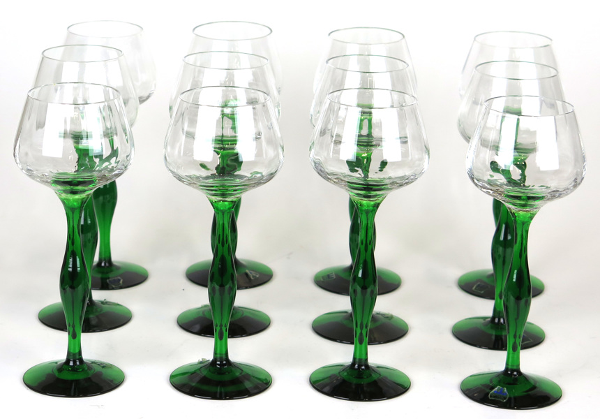 Okänd designer för Kosta, vitvinsglas, 10 st, cuppa i klarglas på grön fot, h 19 cm_2281a_8d84acdc4db38f1_lg.jpeg