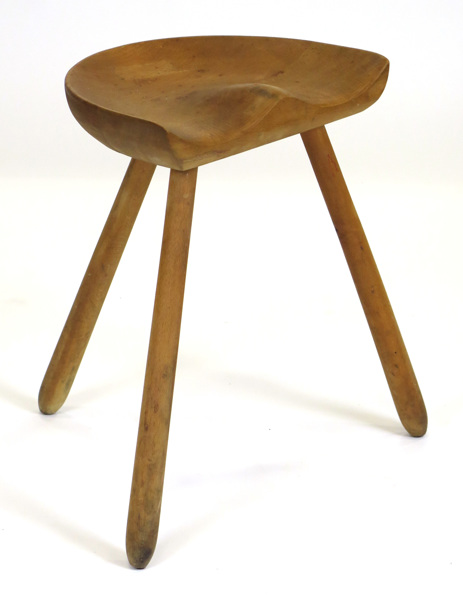 Okänd dansk designer, 1950-tal, pall, bok, trebent med skålad sits, _22857a_8daac46637d138c_lg.jpeg