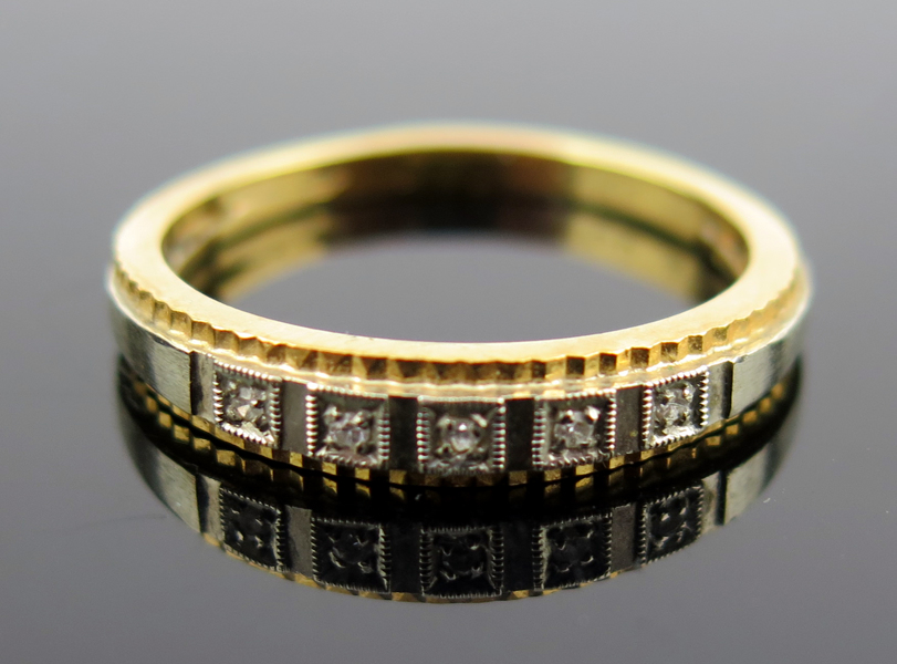 Ring, 18 karat röd- och vitguld med 5 facettslipade diamanter, vikt 3,1 gram, _23163a_8dab115d2691706_lg.jpeg