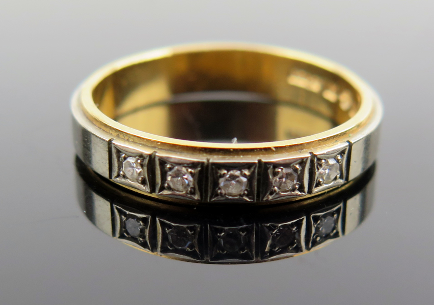 Ring, 18 karat röd- och vitguld med 5 åttkantslipade diamanter om totalt 0,1 ct, vikt 5 gram, _23164a_8dab116094c4612_lg.jpeg