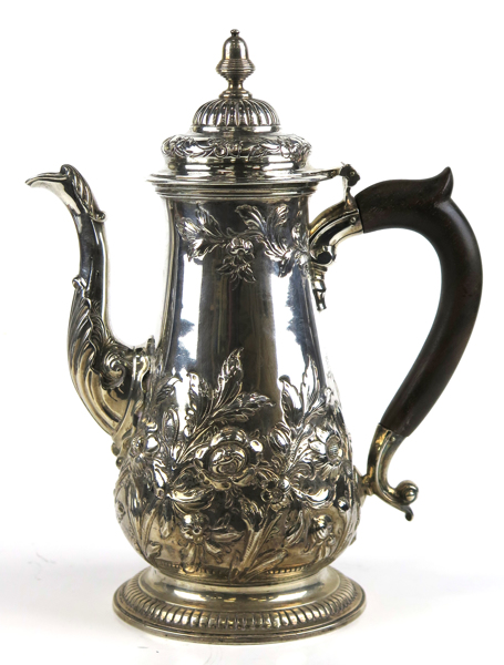Kaffekanna, sterlingsilver med svärtat trähandtag, England, George II, 1700-talets mitt, vikt 880 gram, _23693a_8dac3fbccf23091_lg.jpeg