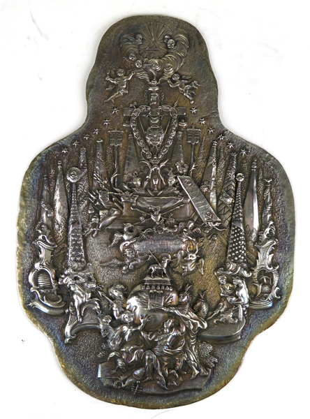 Epitafieplatta (?), silver eller försilvrad kopparplåt, 1700-tal, heltäckande allegorisk (frimurerisk?) dekor av obelisker, änglar, inskriptioner mm, _23695a_8dac4004380256c_lg.jpeg