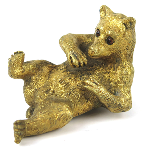 Dekorelement, förgylld brons med ögon av glas, Ryssland,1800-talets slut, vilande björn, _24537a_8dad84f12f2f616_lg.jpeg