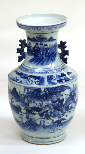 Golvurna, porslin, Kina, Doauguang (1820-50), blå underglasyrdekor av krigare mm, sidor med hänklar, _2500a_8d8557926d2f2a7_lg.jpeg