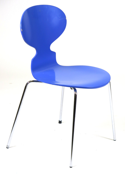 Jacobsen, Arne för Fritz Hansen, stol, blålackerat böjträ på fyra stålben, "Myran", modellnummer FH 3100, design 1952, detta exemplar från 1996, bruksslitage_25119a_8daddebde72c85f_lg.jpeg