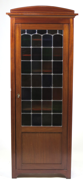 Skåp, mahogny med intarsia, 1900-talets början, dörr med infattade blyglas, inredning med hyllplan, h 175 cm, renoverat_25121a_8daddf02861938c_lg.jpeg