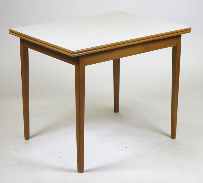 Matbord med utdragsskivor, bok med Perstorpsplattor, daterat 1959, 126 (80) x 67 cm_25174a_8dadebba7905395_lg.jpeg