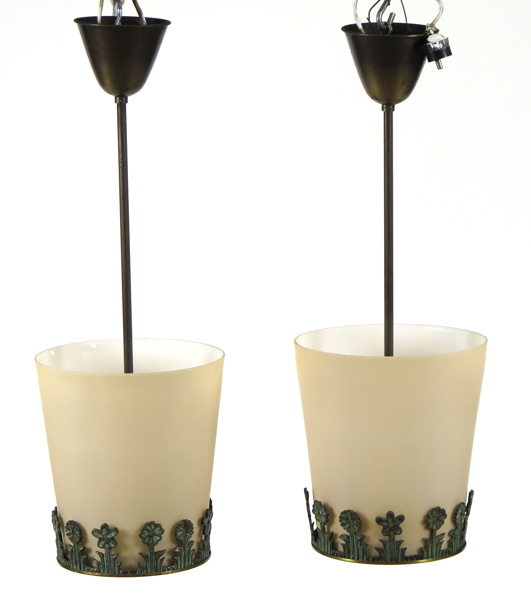 Okänd designer, taklampor, 1 par, brons med glasskärmar, Swedish Grace, 1910-20-tal, stiliserad blomdekor, total h 57 cm_25860a_8db0529f3e42305_lg.jpeg