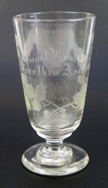 Bröllopsglas, 1900-tal, slipad dekor av vindruvor, höjd 13 cm