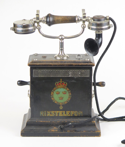 Klyktelefon, Rikstelefon, 1900-talets 1 hälft, höjd 32 cm_25998a_lg.jpeg