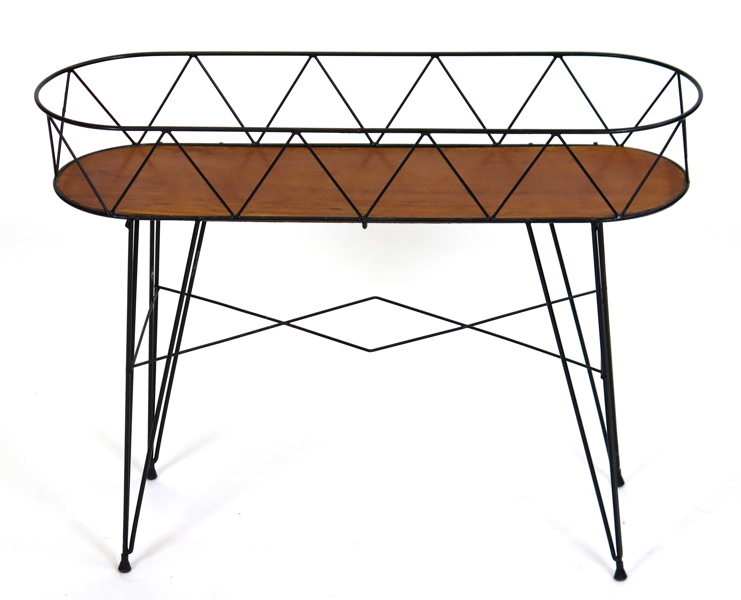 Okänd designer i Nils Strinnings art, 1950-60-tal, blomsterbord, vinylklädd metall och teak, l 77 cm