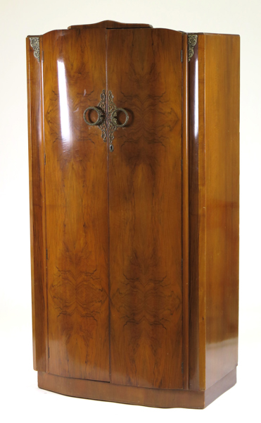 Klädskåp, mahogny med bronserade beslag, Shrager Brothers Masterpiece Furniture, London, art-déco, omkring 1925, plakettmärkt, h 175 cm_26816a_8db26fb5a067e03_lg.jpeg