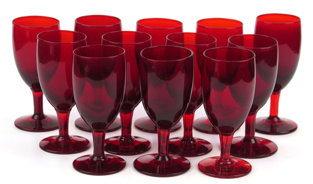 Bratt-Wijkander, Monica för Reijmyre, glas, 12 st, rubinfärgad glasmassa, höjd 10-11 cm_26820a_8db26ee714abc04_lg.jpeg