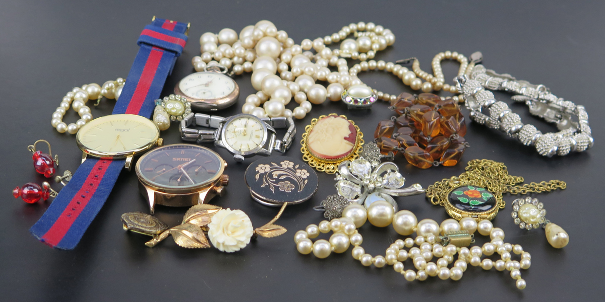 Parti smycken, bijouterier, klockor mm, någon del silver_27258a_8db2b8ef886dff7_lg.jpeg