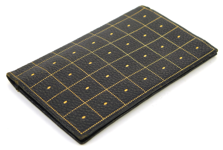 Hoffmann, Josef för Wiener Werkstätte, plånbok, svart läder med geometrisk gulddekor, cirka 1920-25, 14,5 x 9 cm, obetydligt bruksslitage_27445a_8db40e7ac2b8dfb_lg.jpeg