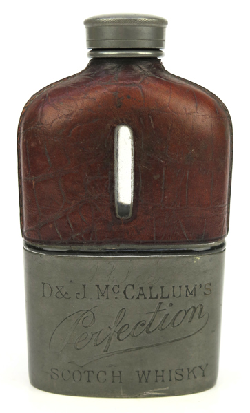 Fickplunta med löstagbar botten/bägare, läderklätt glas och metall, Mc Callums Perfection Scotch Whisky, 1800-talets slut, h 14 cm_27448a_8db40e77334698e_lg.jpeg