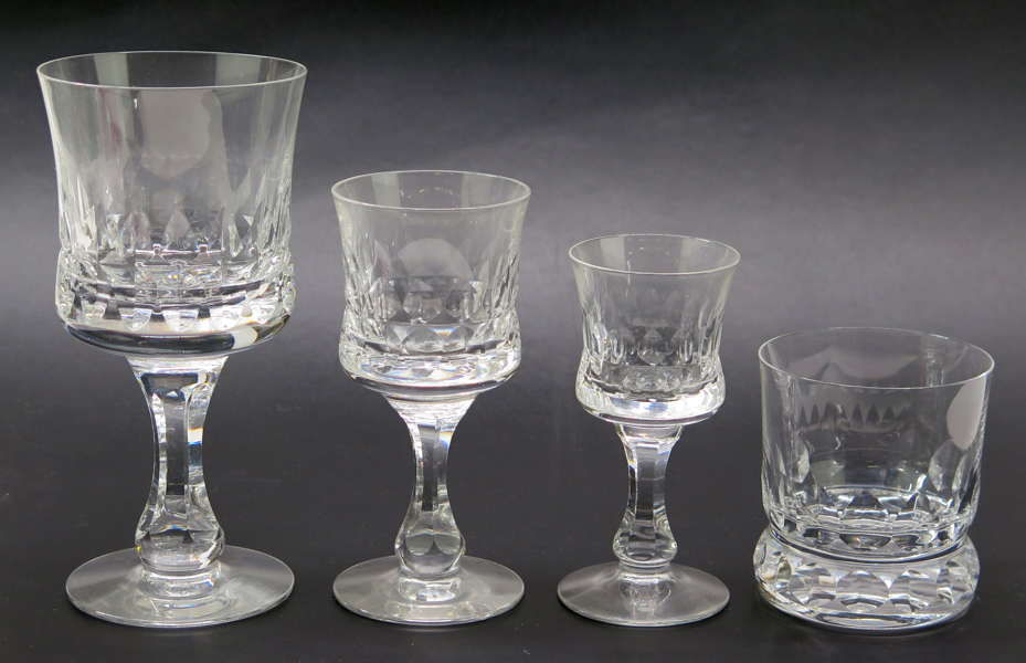 Wärff, Göran för Kosta, glasservis, 30 delar, "Prince", design 1986, 9 rödvins- och 9 starkvins samt 8 selters- och 4 likörglas_27508a_lg.jpeg