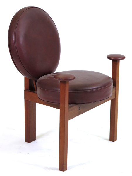 Møller Jepsen. Bent , armstol, teak med bordeauxfärgad läderklädsel, "Medalie", design 1961, h 78 cm_27569a_8db449ebbc903bf_lg.jpeg