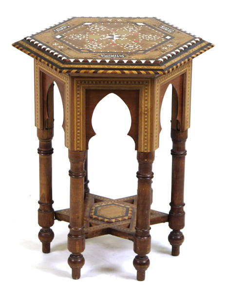 Rökbord, bonat trä med intarsia, möjligen Indien, 1900-talets 2 hälft, hexagonal skiva,  h 50 cm_27715a_8db4574cad3e127_lg.jpeg