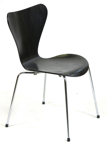 Jacobsen, Arne för Fritz Hansen, stol, svartlackerat böjträ på stålben, modell FH 3107 'Sjuan', design 1955, detta exemplar från 1996, bruksslitage_27771a_8db462e42ccd34e_lg.jpeg