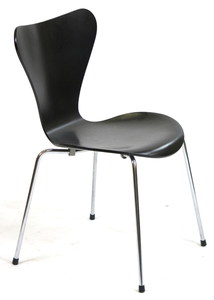 Jacobsen, Arne för Fritz Hansen, stol, svartlackerat böjträ på stålben, modell FH 3107 'Sjuan', design 1955, detta exemplar från 1996, bruksslitage_27772a_8db462e65e28c69_lg.jpeg