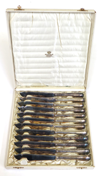 Fiskknivar, 12 st, nysilver, Barker Brothers Birmingham, 1900-talets 1 hälft, l 23 cm, i (vattenskadat) etui från David Andersen_28090a_8db47d29e745661_lg.jpeg