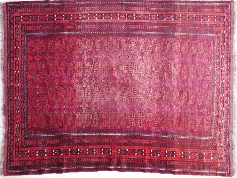 Matta, semiantik Turkmen, 335 x 230 cm, ställvis något slitage, smärre lagning_28762a_lg.jpeg