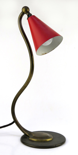 Okänd designer, 1900-talets 1 hälft, bordslampa, brons med rödlackerad metallskärm, h 43 cm_28823a_lg.jpeg