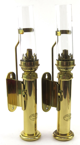 Vägg/skeppsfotogenlampor, 1 par, mässing med glaskupor, G V Harnisch Köpenhamn, 1900-talets 2 hälft_28837a_lg.jpeg