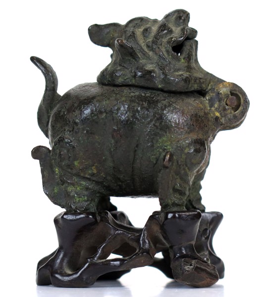 Rökelsekar, brons på träsockel,  sittande Fo-hund, _2886a_lg.jpeg