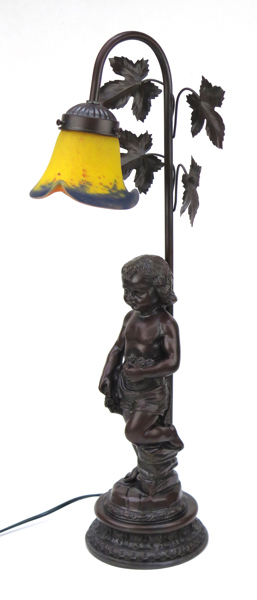 Okänd designer, bordslampa, metall och glas, modern tillverkning, dekor av putto,  höjd 58 cm_28903a_8db6e6e4157a1d0_lg.jpeg