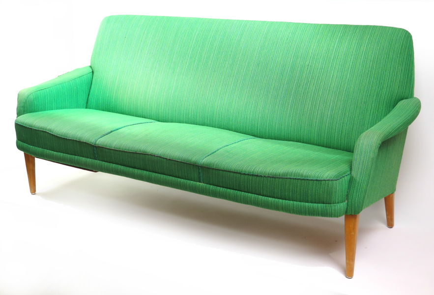 Okänd designer, 1960-tal, soffa, alm med grön klädse, längd 184 cm