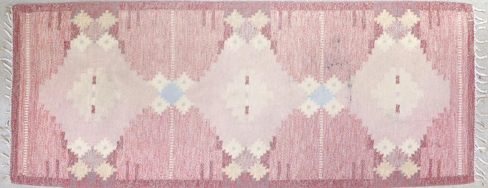 Silow, Ingegerd, matta, röllakan, dekor i rosa, 205 x 80 cm, fläckar