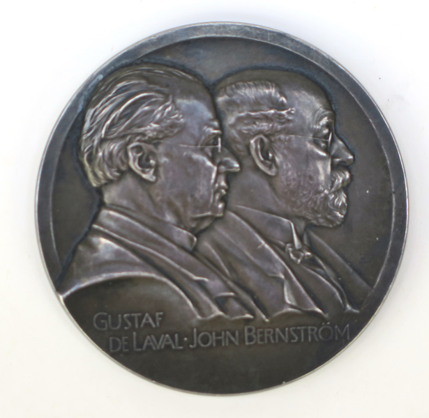 Medalj, silver, AB Seåarator, porträtt av De Laval/Bernström, diameter 6 cm, vikt 130 gram_28935a_8db675f86e478dc_lg.jpeg