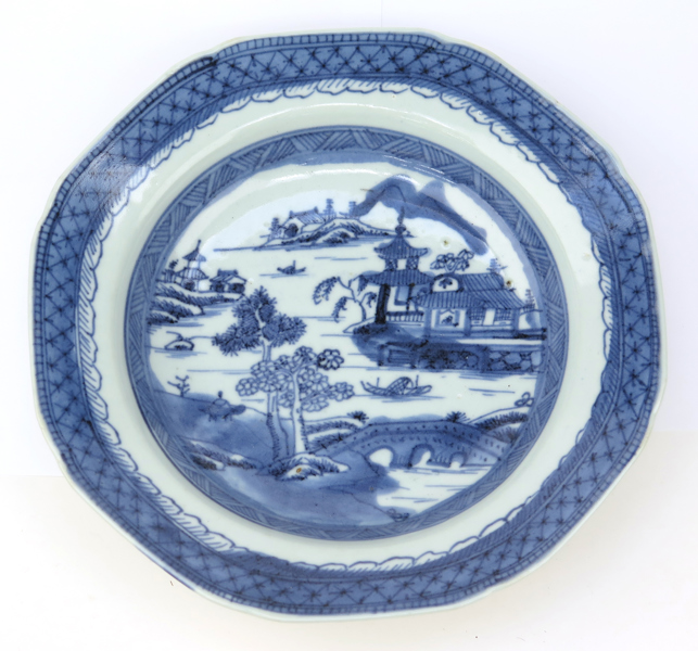 Skålfat, porslin, Kina, Jiaqing (1796-1820), diameter 22 cm