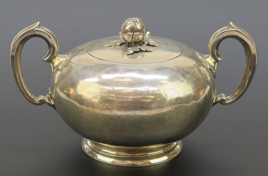 Sockerskrin med locjk, silver, Ryssland, 1800-talets mitt, stämplad Mathias Skytt (Skyytinen), kontrollörsstämplar för Dimitri Ilyich Tversky St Petersburg 1850 eller 1851, l 19 cm, vikt 360 gram