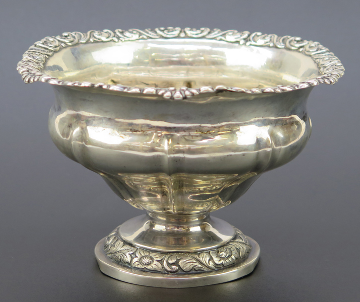 Såsskål, silver, nyrokoko, dekor av akantus mm, stämplad Anders Bäck Alingsås 1853, dia 14 cm, vikt 155 gram_29199a_8db70ac1360e9cf_lg.jpeg
