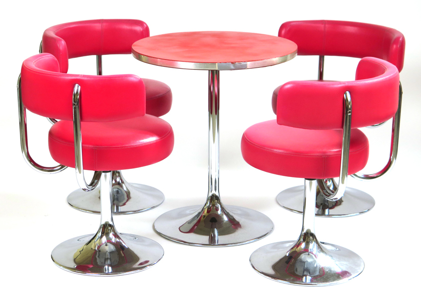 Okänd designer för Johansson Design, snurrstolar 4 st samt bord, kromad metall med röd konstläderklädsel, respektive rödlackerad skiva, bord h 72 cm, bord med smärre defekter samt repor_29247a_lg.jpeg
