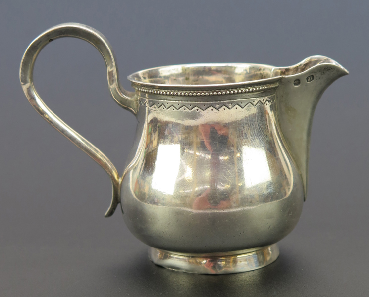 Gräddkanna, silver, Ryssland, 1800-talets slut, stämplar V S Grishin Moskva, verksam 1895-97, h 7,5 cm, vikt 80 gram