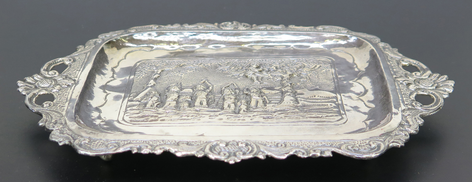 Bricka, silver, Indo-persisk, 18-1900-tal, dekor av mytologisk scen, l 21 cm, vikt 135 gram_29310a_8db70e217e5e65d_lg.jpeg