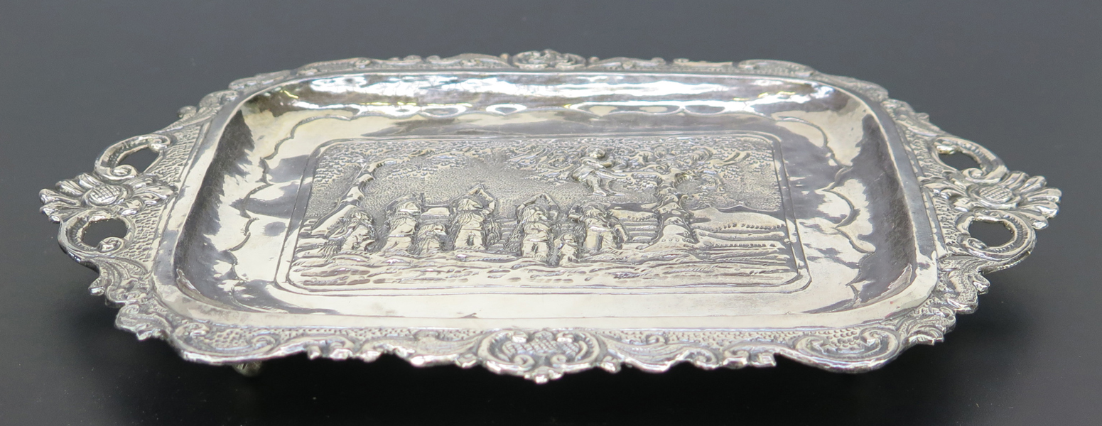 Bricka, silver, Indo-persisk, 18-1900-tal, dekor av mytologisk scen, l 21 cm, vikt 135 gram