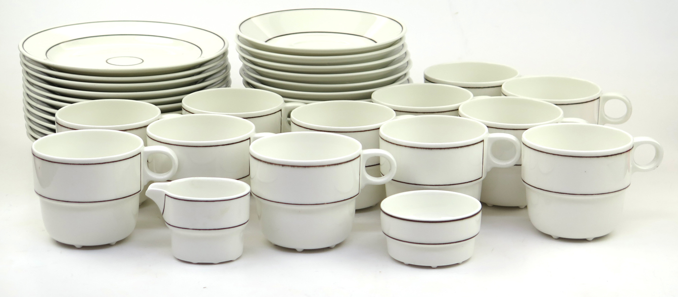 Lindberg, Stig för Gustavsberg, kaffekoppar med underfat och assietter, 12 + 12 + 12 st, benporslin, "Brun Linje", design 1972, medförljer sockerskål och gräddkanna, assietter dia 17 cm_29396a_lg.jpeg