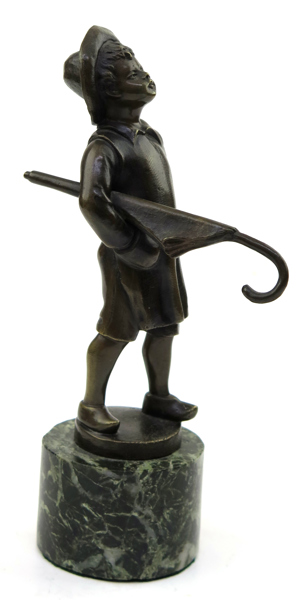 Okänd konstnär, skulptur, patinerad brons på marmorsockel, stående pojke med paraply, signerad M Franz, h 19 cm_29425a_lg.jpeg