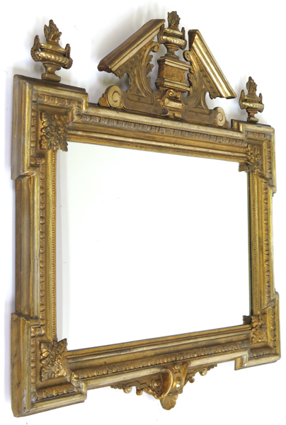 Spegel, förgyllt trä och stuck, renässansstil, 1800-talets 2 hälft, dekor av tympanonkrön mm, höjd 98 cm_29444a_lg.jpeg