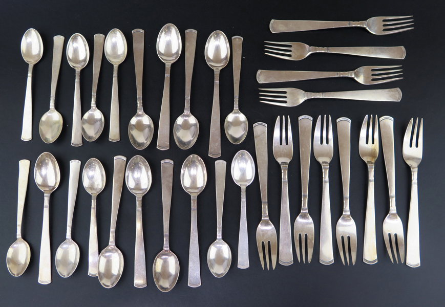 Parti silver, kakgafflar samt kaffeskedar, Rosenholm, design Jacob Ängman, total vikt 490 g