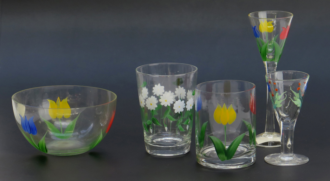 Okänd designer för Victoria Design, Skanör, glasservis, ca 70 delar, polykrom dekor av blommor