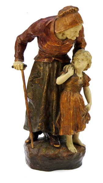 Madrassi, Luca, skulptur, bemålad terrakotta och träpinne,  gammal kvinna med barn, signerad, höjd 65 cm, smärre fotnagg samt sprickor och skador_29784a_8db795313ebb752_lg.jpeg
