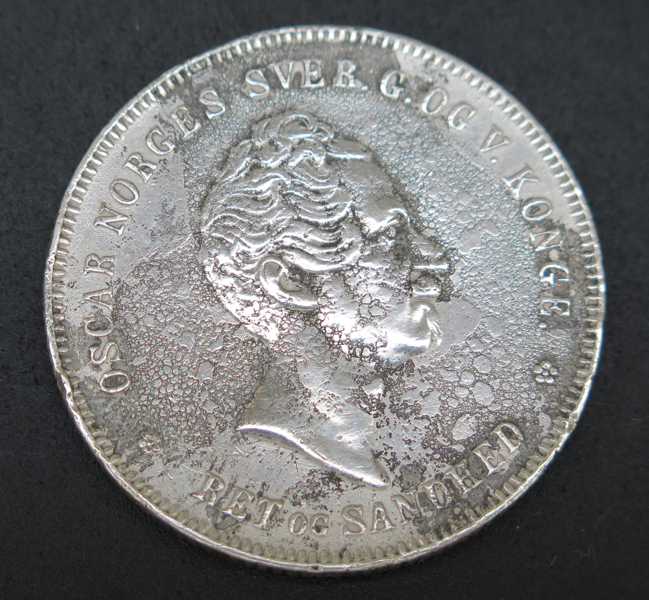 Silvermynt, 1 Speciedaler, Oskar I, Norge 1857, åtsida korroderad_29830a_8db7ba544bee5f6_lg.jpeg