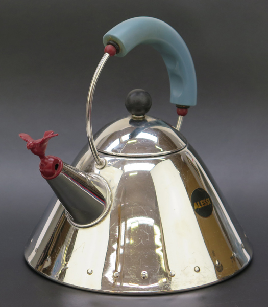 Graves, Michael för Alessi, vattenkokare, rostfritt stål och plast #Whistling bird", design 1985, höjd 23 cm